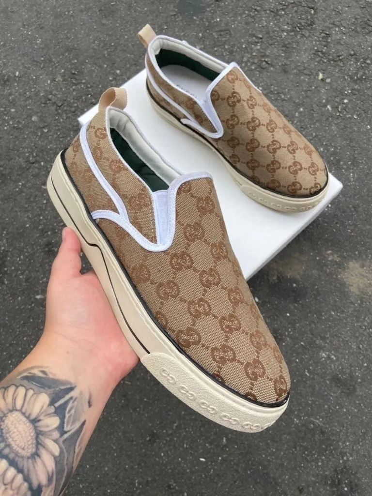 Tênis slip-on Gucci Supreme